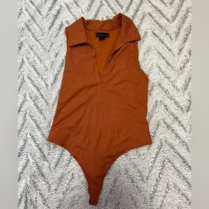 House of Harlow 1960 V-neck collared bodysuit orange size large